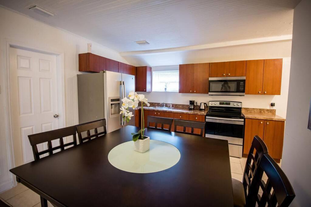3 Bedroom Miami Home 15 Minutes To The Beach Exterior photo